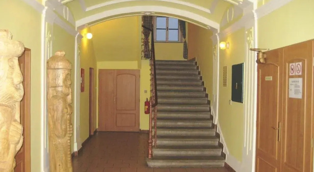 Hotel Poutní dům, Book Hotel Hoteller i Kraliky med parkering, Parkering