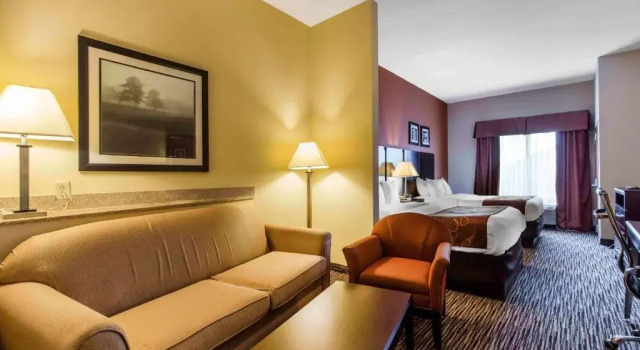 Четырёхместный номер Standard Comfort Suites Murfreesboro Shopping District