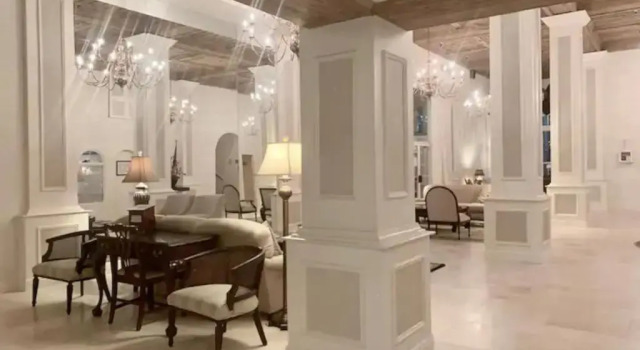 Апартаменты Palm Beach Paradise Walk to Beach Pool WiFi 86" TV WiFi