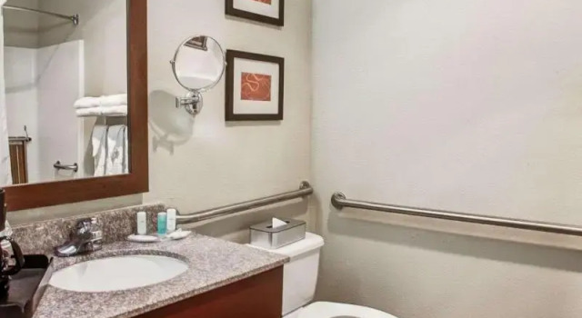 Номер Standard Comfort Suites Lombard - Addison