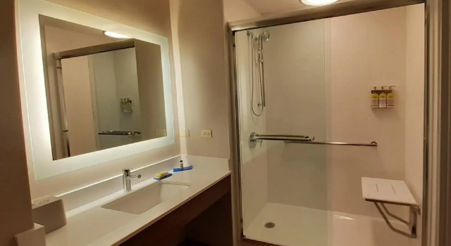 Двухместный номер Standard Holiday Inn Express Trincity by IHG