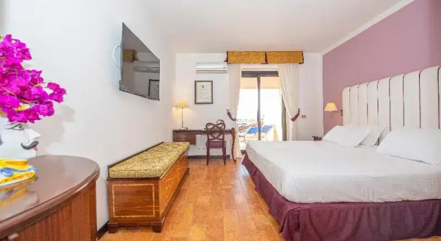 Двухместный номер Deluxe с балконом и с видом на море Baia Taormina - CDSHotels