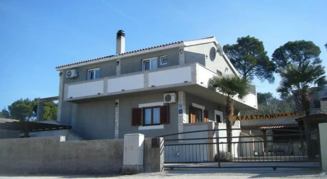 Apartments Dvije Palme