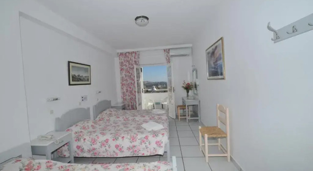 Трёхместный номер Standard King Thiras Hotel