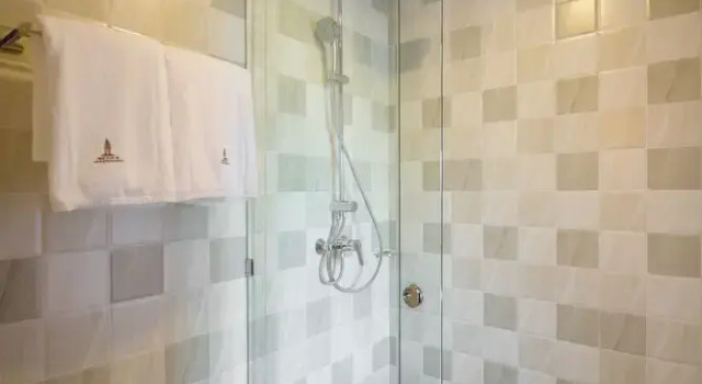 Двухместный номер Deluxe с балконом Phnom Penh 51 Hotel & Residences