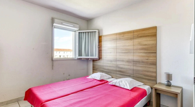 Chic Coastal Pool View Apartment for 6, Book Apartment Le Grau-du-Roi Camargue