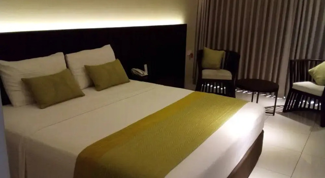 KYNROCK Airport Hotel