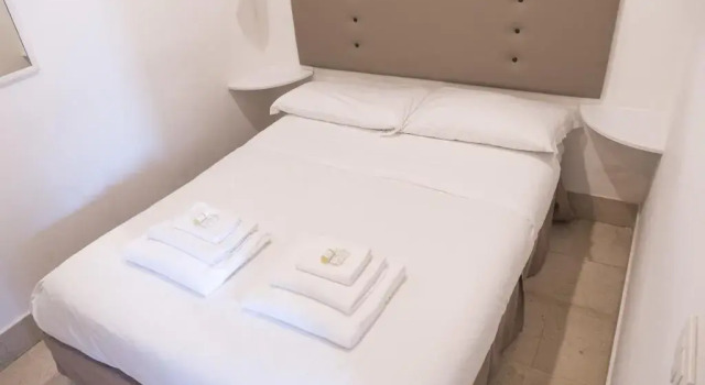 Monti Colosseum Accommodation, Забронировать Отель Рионе Монти Рим, рядом с Посольство США в Риме