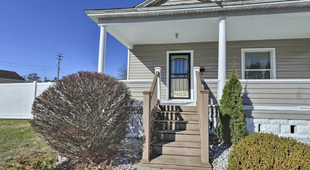 Muskegon Getaway w/ Fire Pit, Patio < 1 Mi to Lake, Rezerwuj Hotel Muskegon Michigan