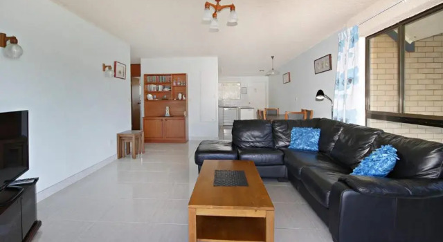 Lowanna Unit 10, 24 Bulcock Beach Esplanade, Bulcock Beach, Prenota Hotel Caloundra 