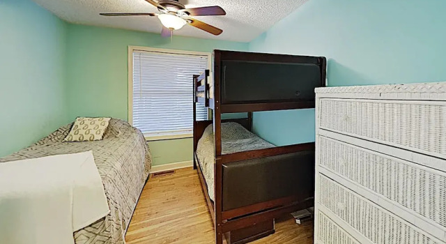New Listing! Downtown : Walk To Beach & Bay 2 Bedroom Condo
