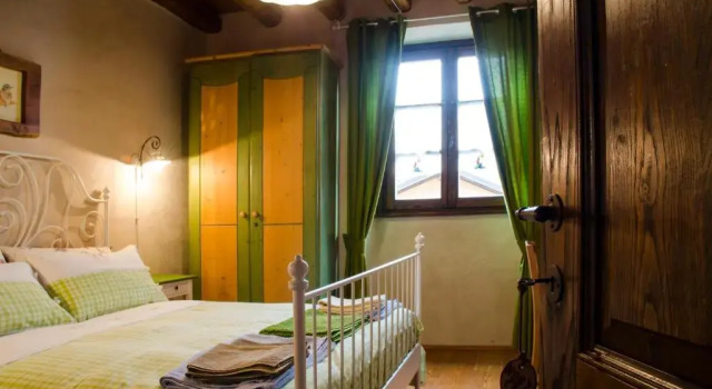 Agriturismo il posto delle fragole, Забронировать Отель Сан-Джованни-Бьянко Bergamo Province