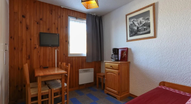 Compact Slope-side Studio for two
