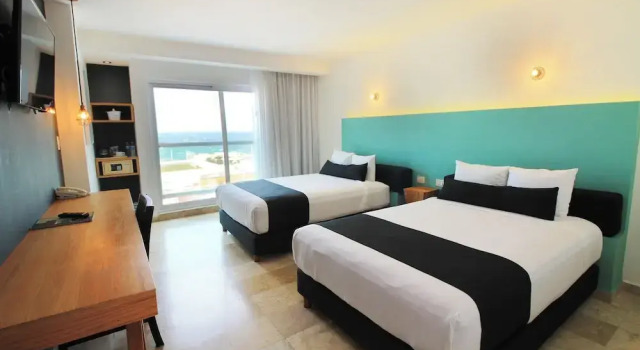 Четырёхместный номер Standard с видом на море Rivoli Select Hotel