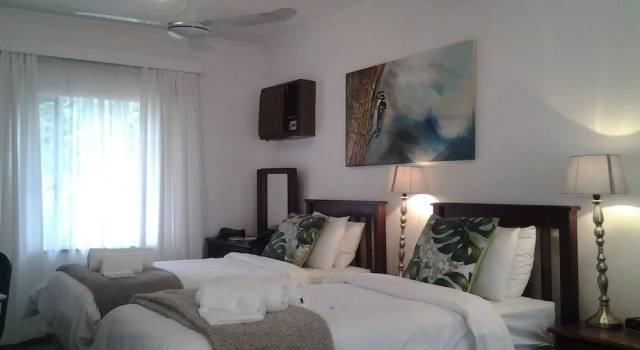 Семейный номер Standard с балконом Crane's Nest Guest House at 212
