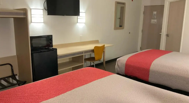 Четырёхместный номер Standard Motel 6 Jackson Airport Pearl