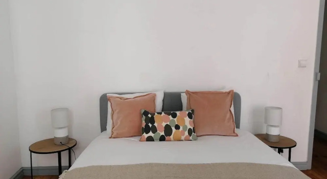 Stunning Apartment With Yard in Alfama, Забронировать Апартаменты/квартира Отели Лиссабона с парковкой, рядом с Музей Teatro Romano, Парковка
