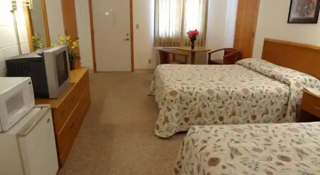 Четырёхместный номер Standard Cresco Motel