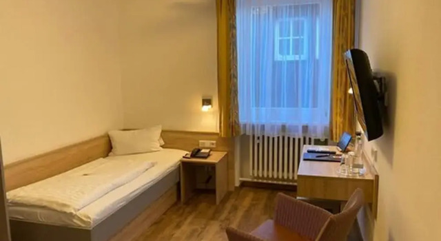 Hotel Gasthof Zum Storch, Rezervați Hotel Hoteluri în Schluesselfeld cu mic dejun, Mic dejun