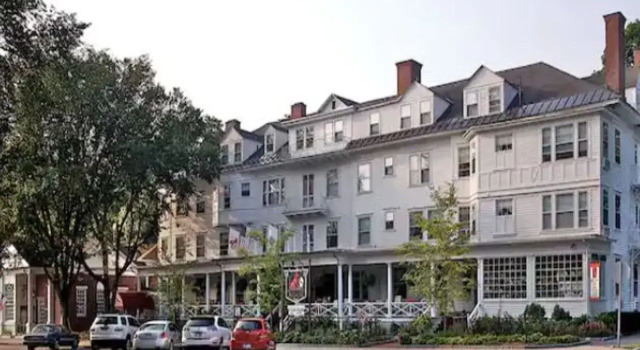 The Red Lion Inn, Забронировать Отель СПА-отели Стокбриджа, рядом с Schantz Galleries, SPA-услуги