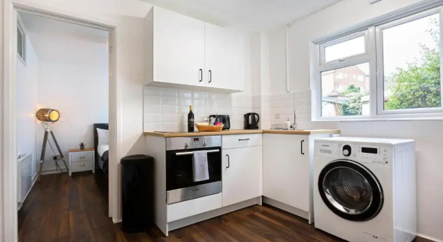 Апартаменты 1-Bedroom Apartment with a Private Garden, beach 5-min walk