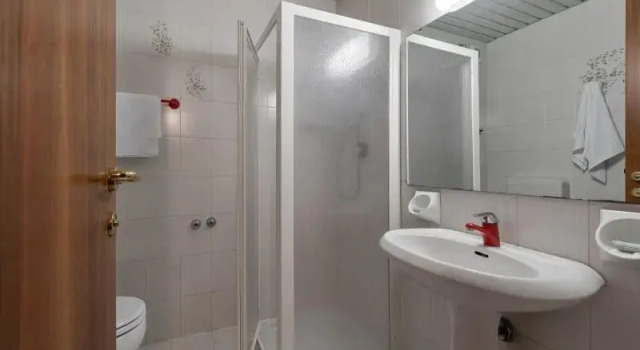 Четырёхместный номер Standard с балконом Hotel Royal