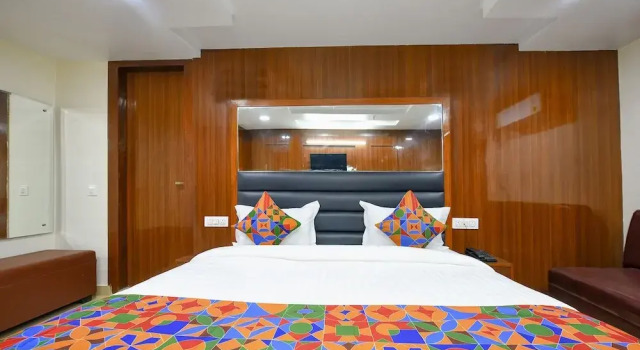 Номер Premium Fabhotel Mona International