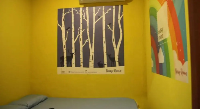 Noisy Room - Riverside