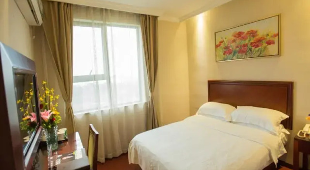Двухместный номер Standard GreenTree Inn Shanghai Waigaoqiao Free Trade Zone Express Hotel