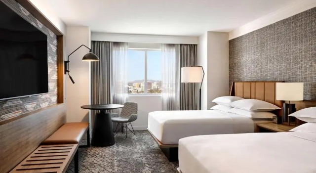 Четырёхместный номер Deluxe с видом на город Sheraton Phoenix Downtown