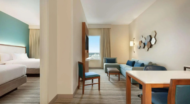 Четырёхместный люкс с 2 комнатами с видом на залив Embassy Suites By Hilton Sarasota
