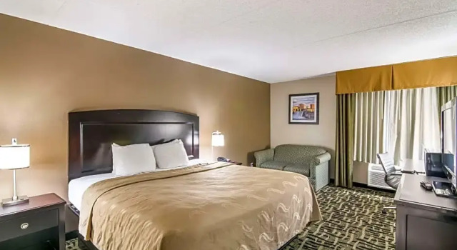 Люкс Quality Inn Rochester West