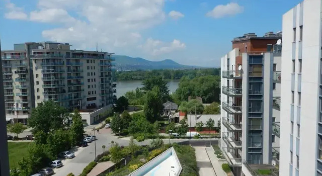 Апартаменты Imádnivaló medencés hotellakás szaunával.