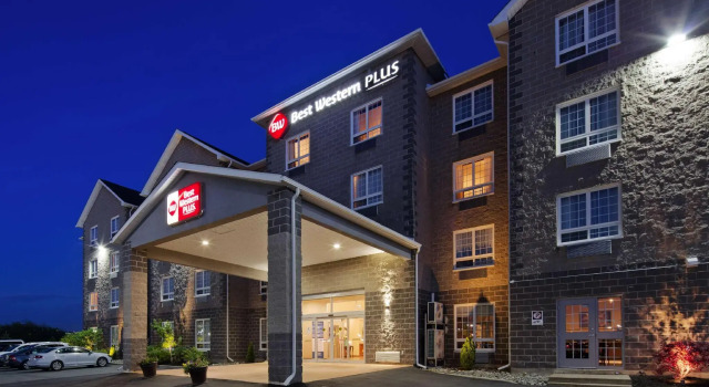 Четырёхместный номер Business BEST WESTERN PLUS Saint John Hotel & Suites