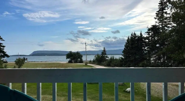 Шале с 2 комнатами с видом на океан Sea Breeze Cottages