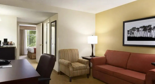 Двухместный люкс c 1 комнатой Country Inn & Suites by Radisson, Savannah I-95 North, GA