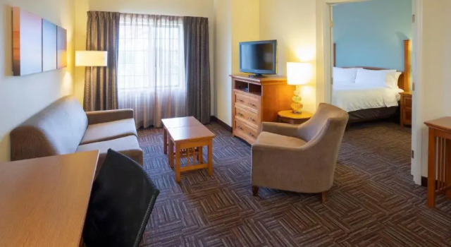 Двухместный люкс c 1 комнатой Staybridge Suites Minneapolis-Bloomington by IHG