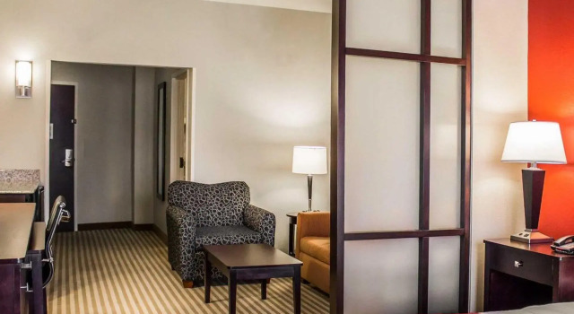 Номер Standard Comfort Suites Columbus East Broad