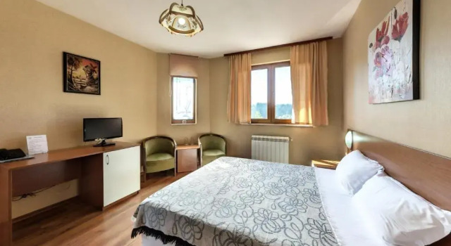 Двухместный номер Deluxe с балконом Family Hotel Emaly 1