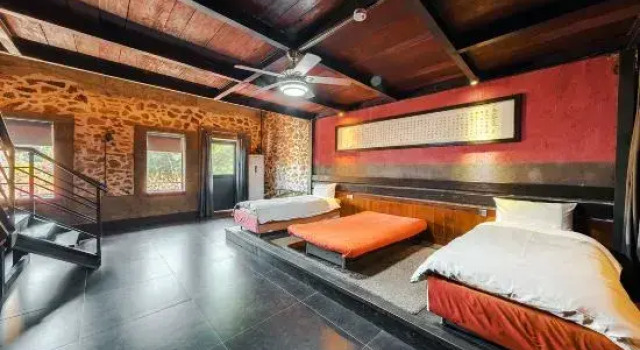 Кровать в общем номере Guangzhou Congshe Huanglong Mountain Fangye Luxury Homestay