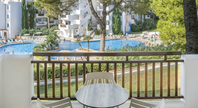 Люкс Superior c 1 комнатой с видом на бассейн Inturotel Esmeralda Park