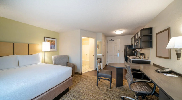 Двухместный люкс Candlewood Suites Washington-Dulles Herndon by IHG