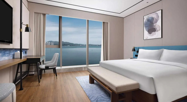 Люкс Deluxe Hilton Garden Inn Shanwei Haibin Boulevard