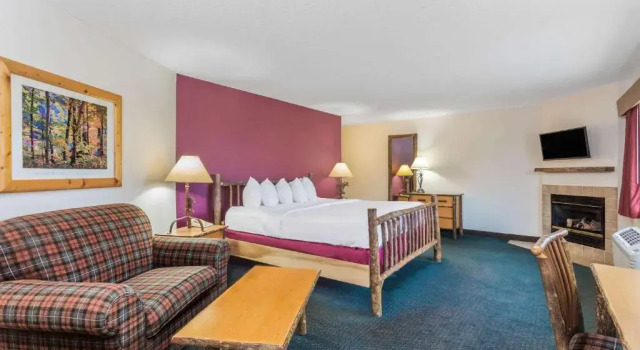 Номер Standard AmericInn by Wyndham Wisconsin Dells
