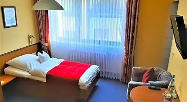 Weinhotel Hubertus Garni, Забронировать Отель Клоттен Мозель - Германия