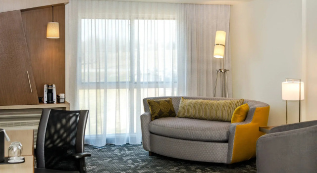 Courtyard by Marriott Somerset, Book Hotel Hoteller i Somerset med pool, Swimmingpool