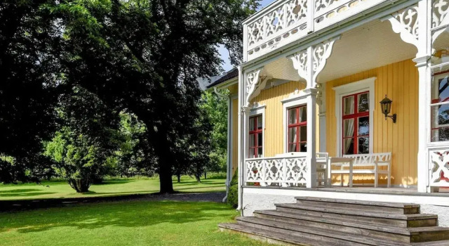 15 Person Holiday Home in Hjortkvarn-by Traum, Забронировать Дом для отпуска Коттеджи лена Эребру, Коттедж