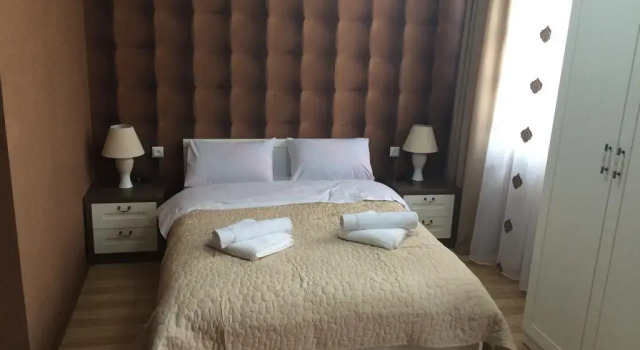 Renaissance Hotel Tbilisi, Забронировать Отель Отели Тбилиси с парковкой, рядом с Президентский дворец, Парковка