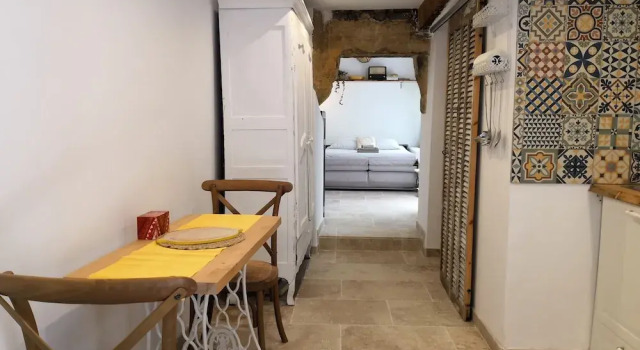 Studio coquet & terrasse, Rezerwuj Hotel Aix-en-Provence Carros