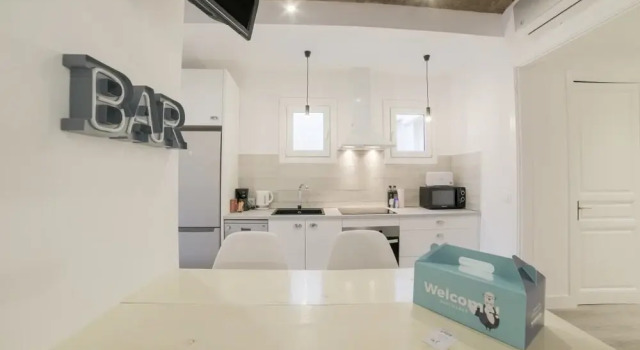 Modern & Chic 2 Bed Apt in Lesseps